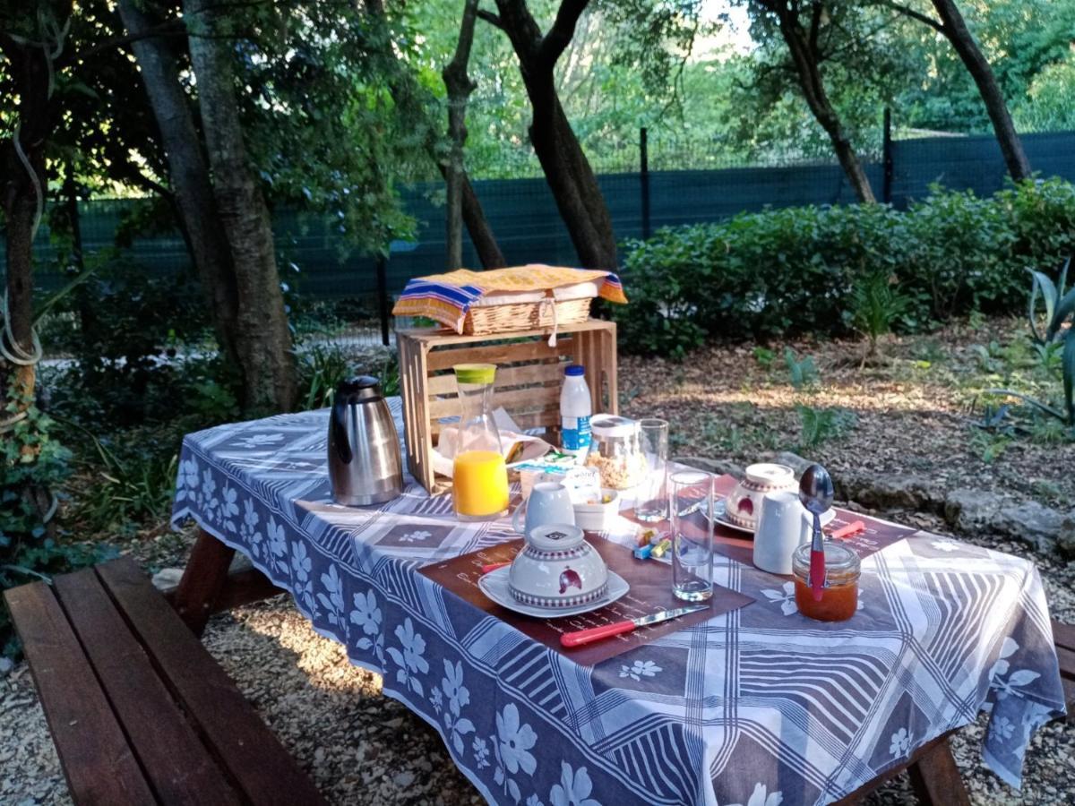 L'Atelier Bed & Breakfast Saint-Maximin  Bagian luar foto