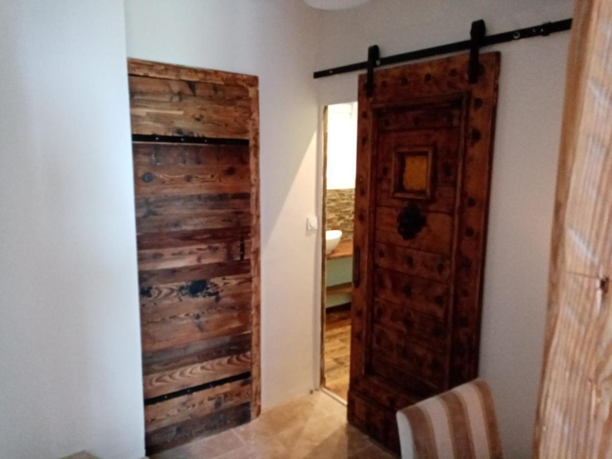L'Atelier Bed & Breakfast Saint-Maximin  Bagian luar foto
