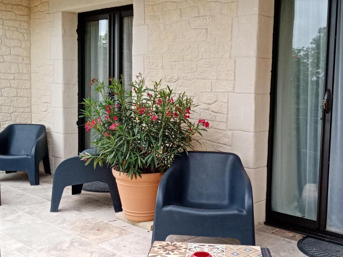 L'Atelier Bed & Breakfast Saint-Maximin  Bagian luar foto