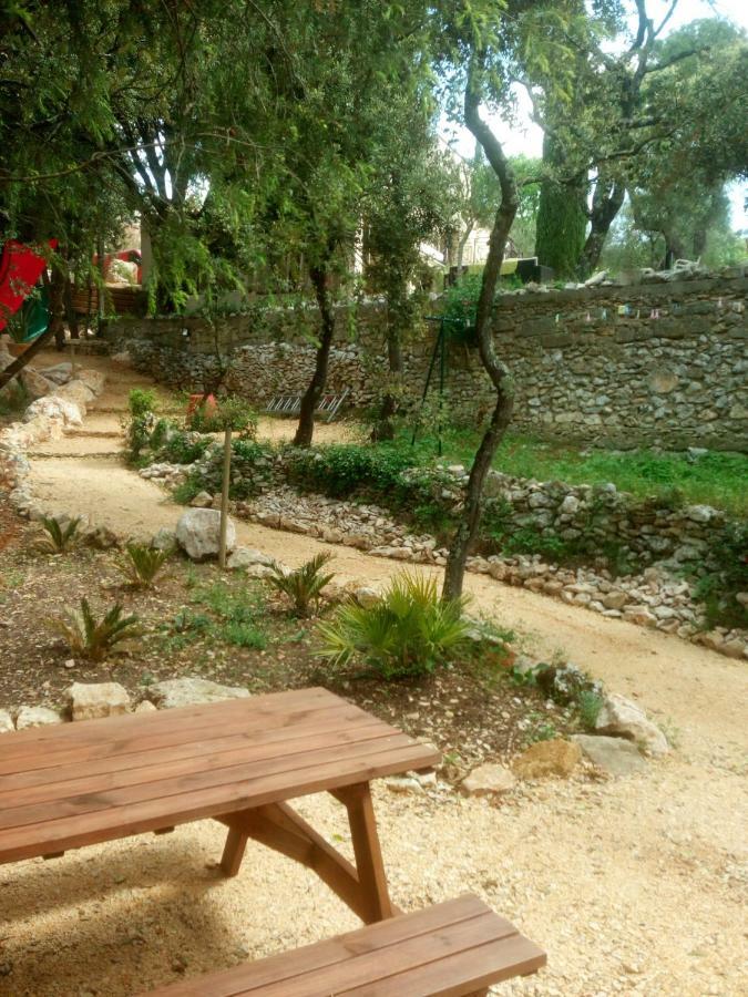 L'Atelier Bed & Breakfast Saint-Maximin  Bagian luar foto